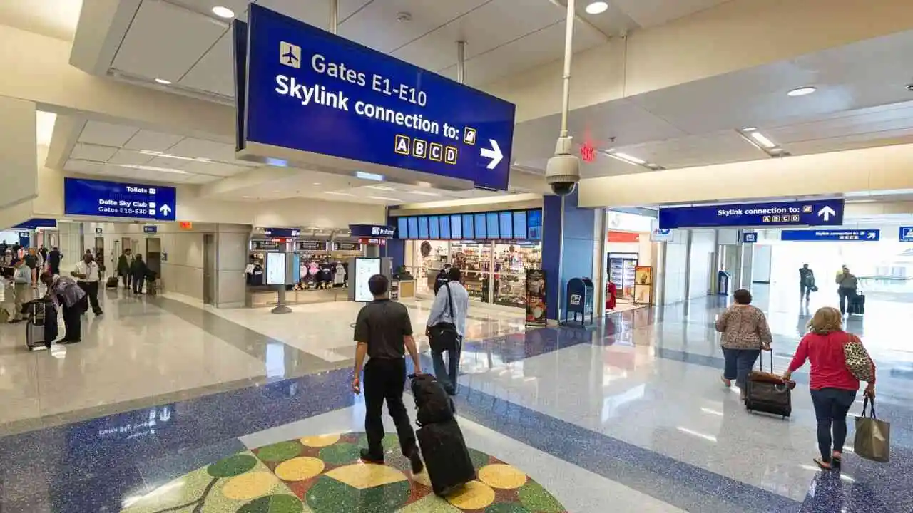 DFW Airport baggage claim locations with terminal carousels and map