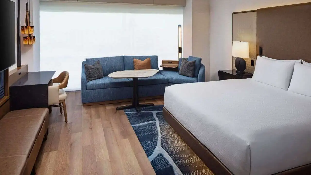 Hotels near Dallas Fort Worth International Airport DFW with airport shuttle services