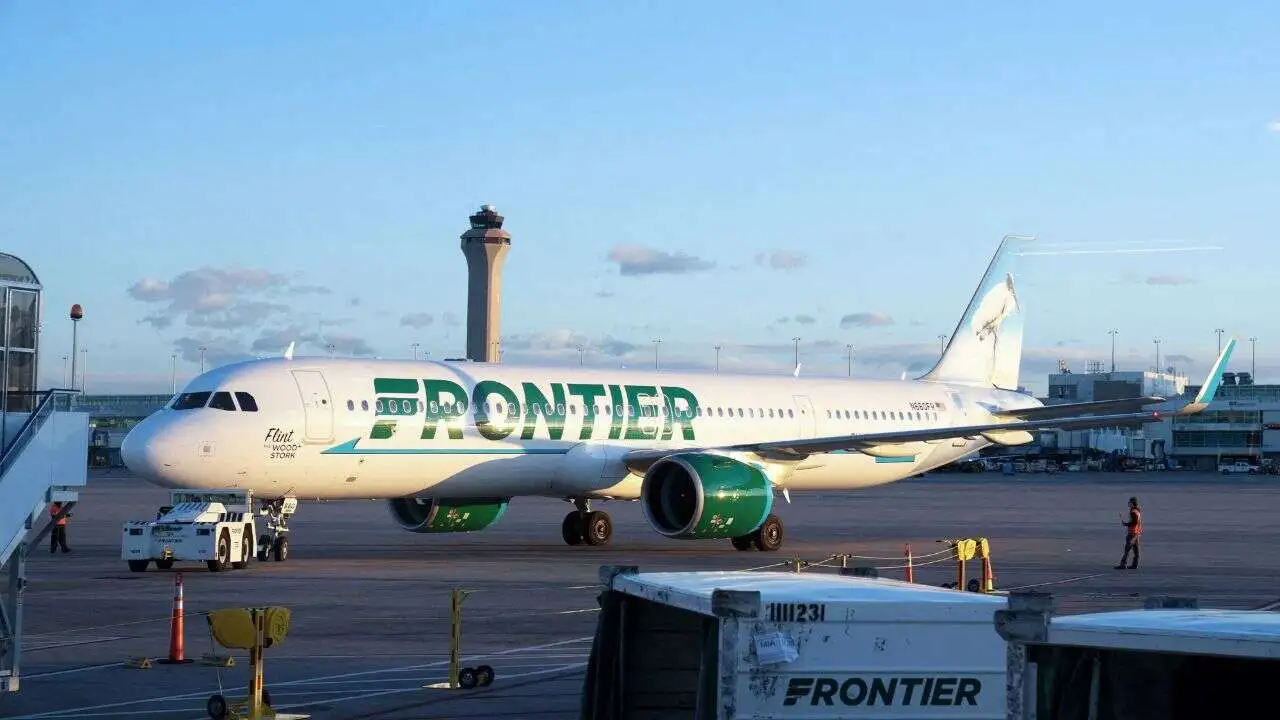 Frontier Airlines plane at ORD Terminal 5 Chicago